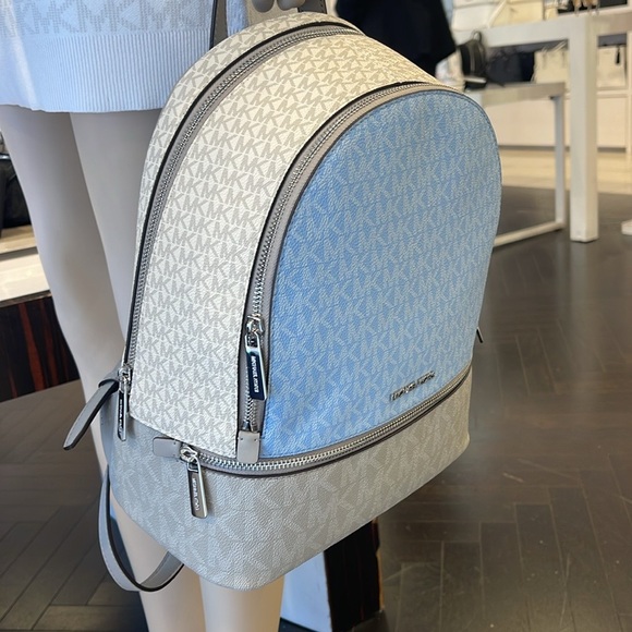 MICHAEL KORS Rhea Medium Zip Color-Block Signature Logo Backpack
LT SKY MLT
NWT - Picture 16 of 16